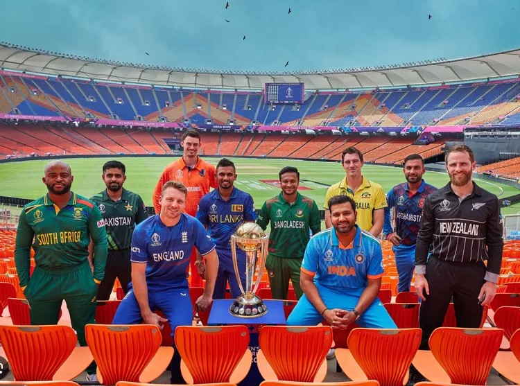  all captains with trophy of "ICC Men's World Cup 2023"